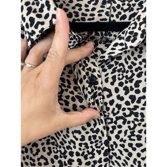 Express Women’s Button Down Shirt Cheetah Print Essential Blouse Size Medium - Picture 6 of 11